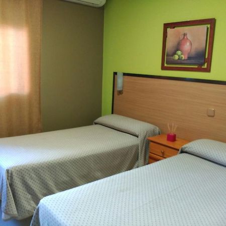 Hostal Ds Velilla de San Antonio Extérieur photo