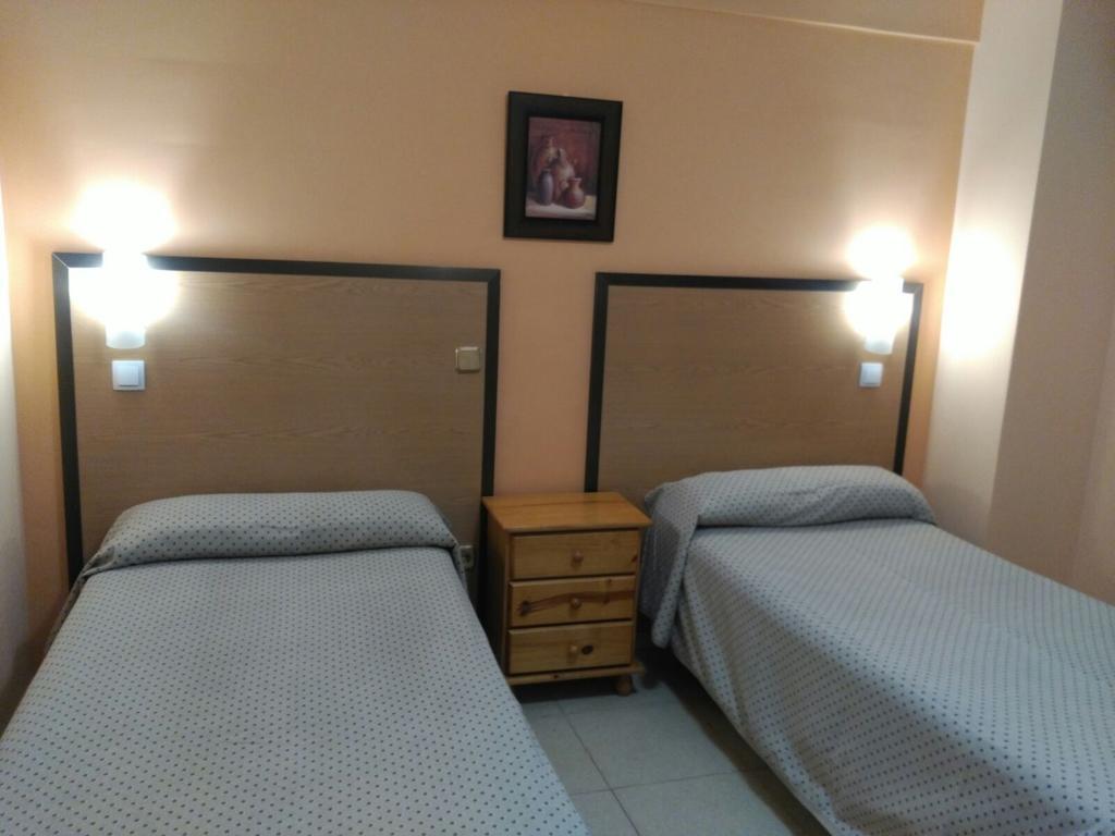 Hostal Ds Velilla de San Antonio Extérieur photo