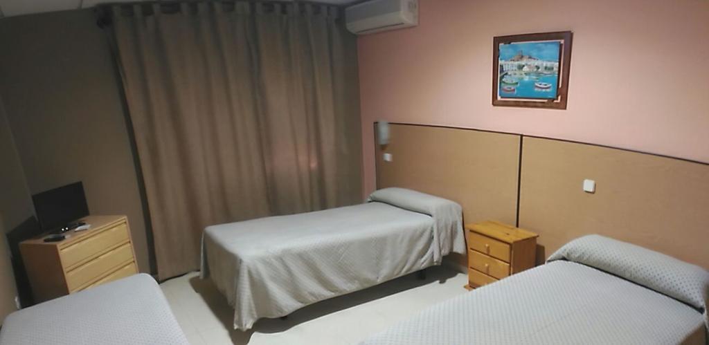 Hostal Ds Velilla de San Antonio Extérieur photo